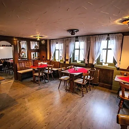 Szálloda Und Restaurant Zum Loewen 3*