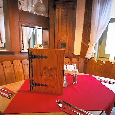 Und Restaurant Zum Loewen Szálloda 3*
